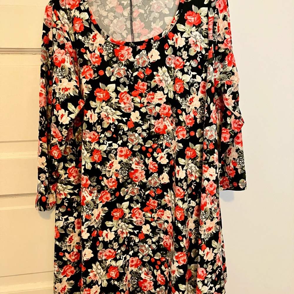 Black and Red Fit and Flare Tunic with 3/4 Sleeves